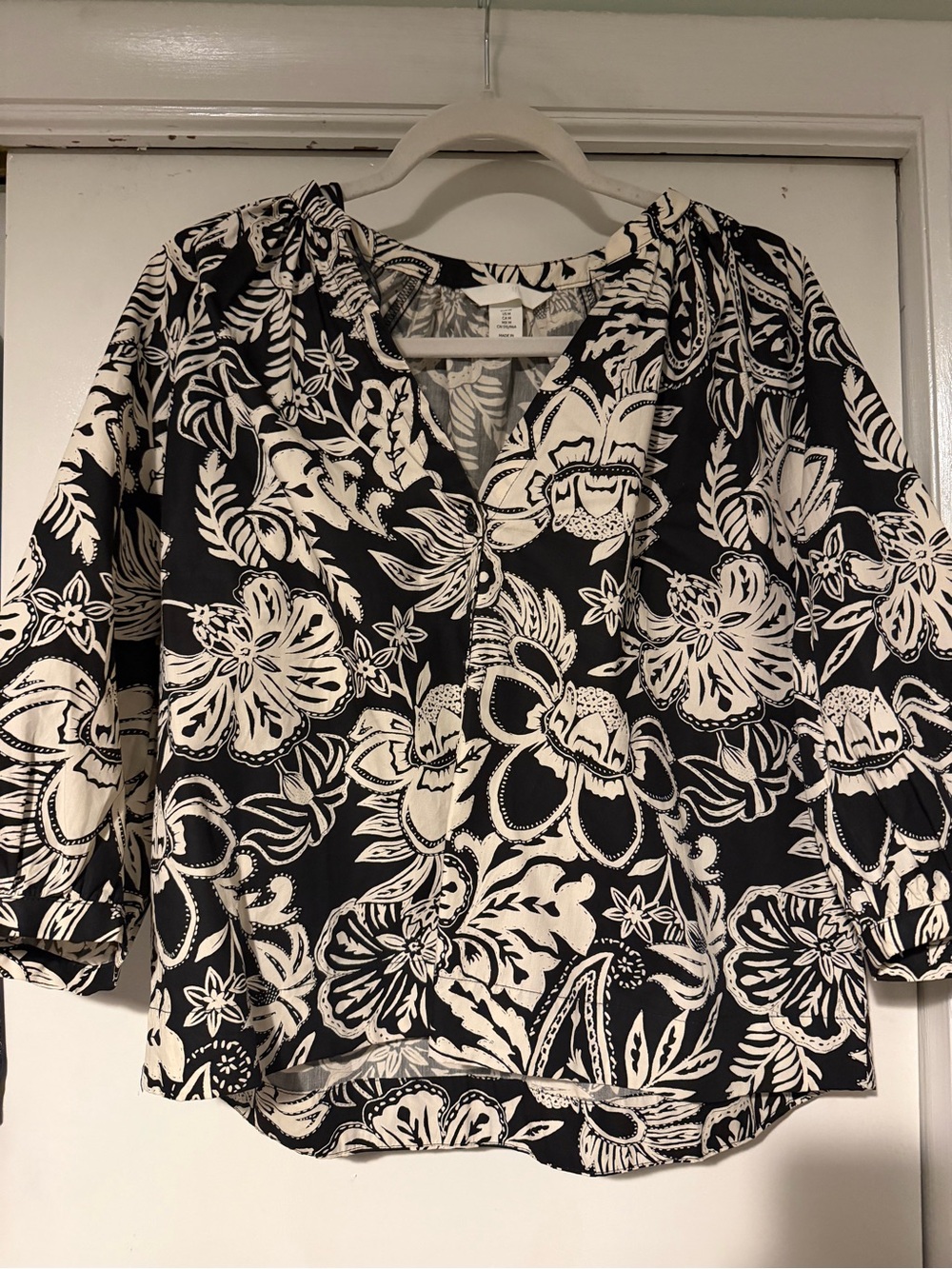 H&M Black & White Floral V-Neck Women's Blouse- Never Worn